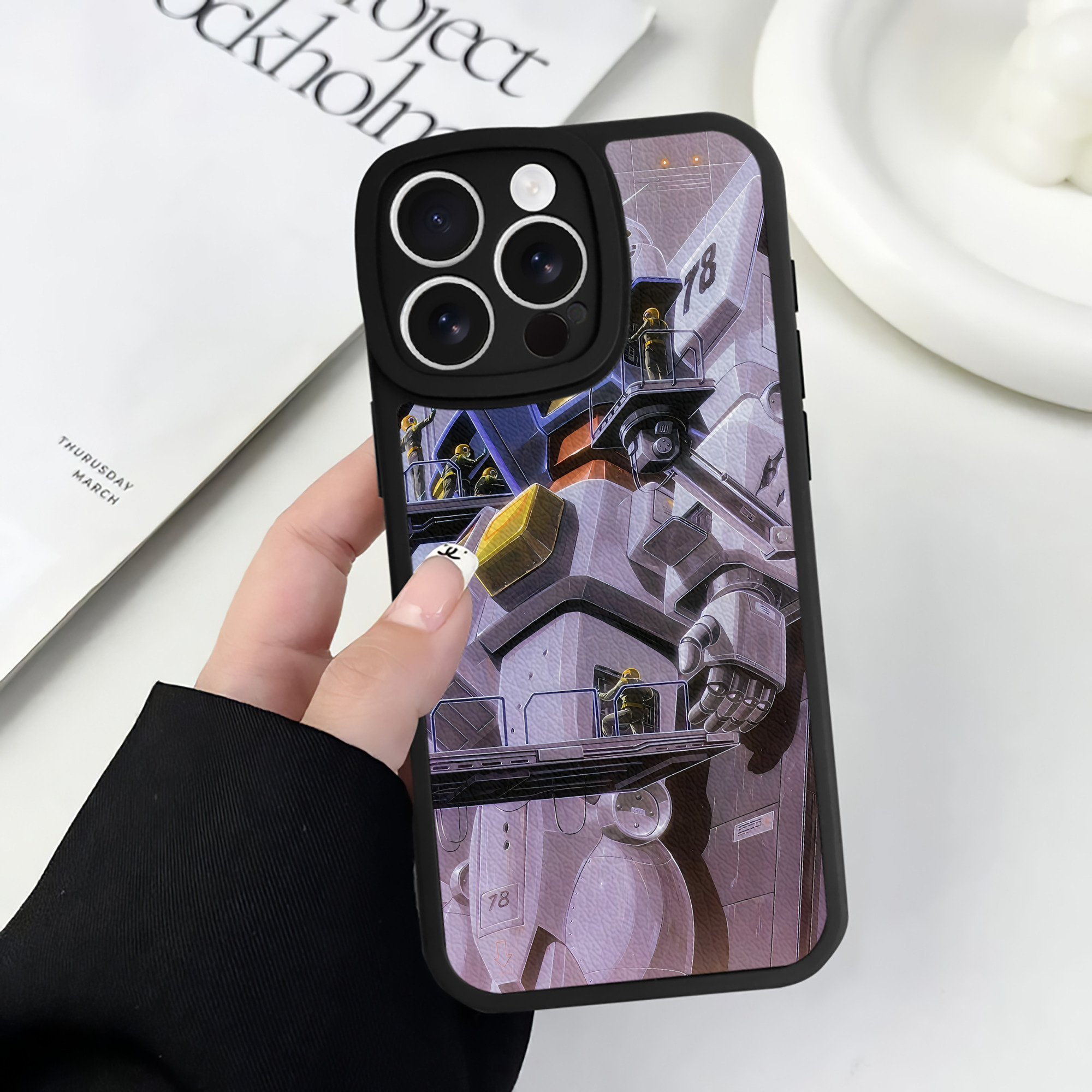 （画像用） 機動戦士ガンダム Mobile Suit Gundam 【iPhone 16シリーズ対応】シリコンスマホケース（レザー調） 材質：シリコン